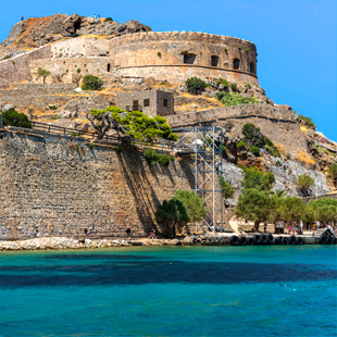 De vestingmuren en uitkijkpunten van Spinalonga